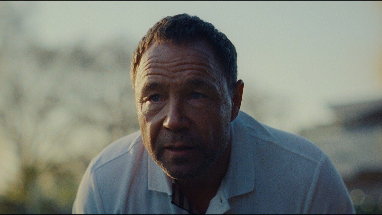 Burberry entra na Copa pelo lado da torcida com campanha que escala de Declan Rice a Jason Sudeikis