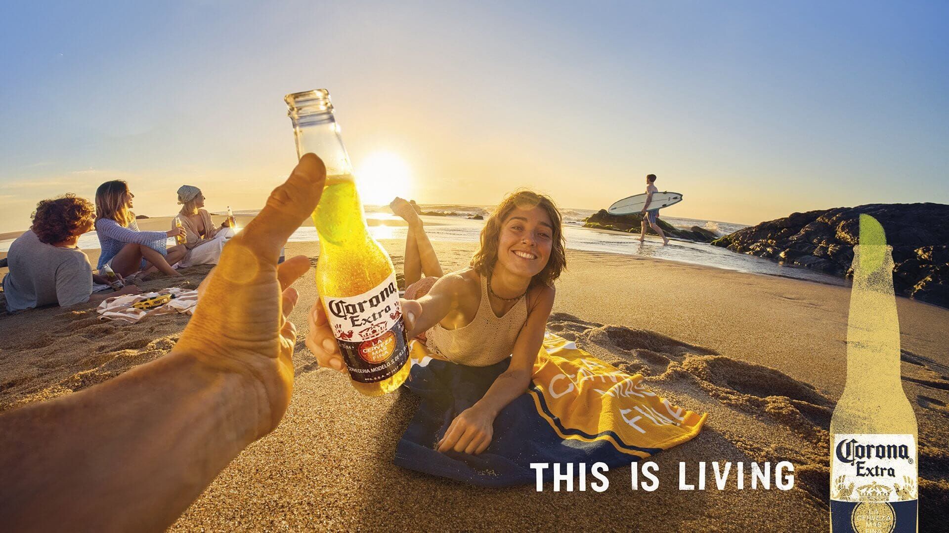 Corona lança "Living is Calling" com parceria global com Tripadvisor e 300 mil experiências ao ar livre