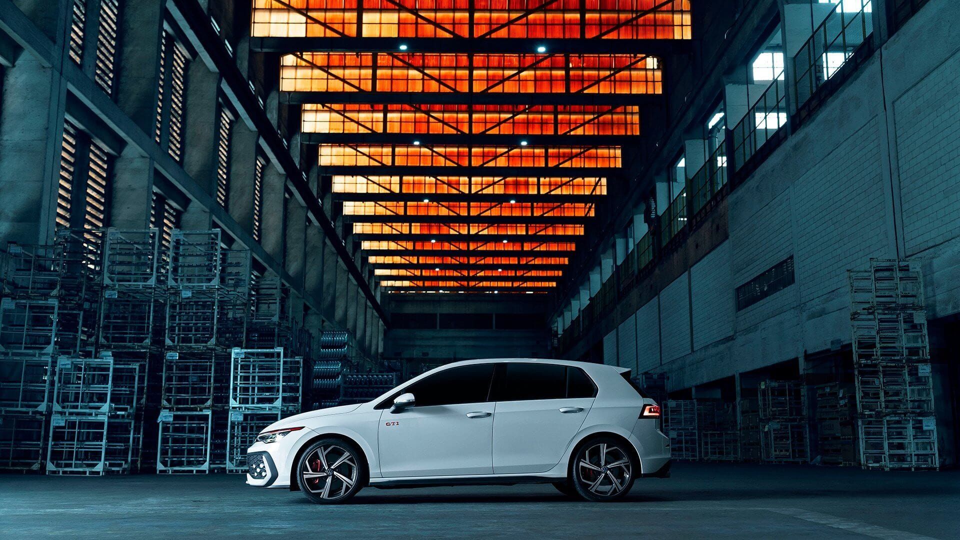 Volkswagen transforma a fábrica Anchieta em pista de corrida pro Golf GTI