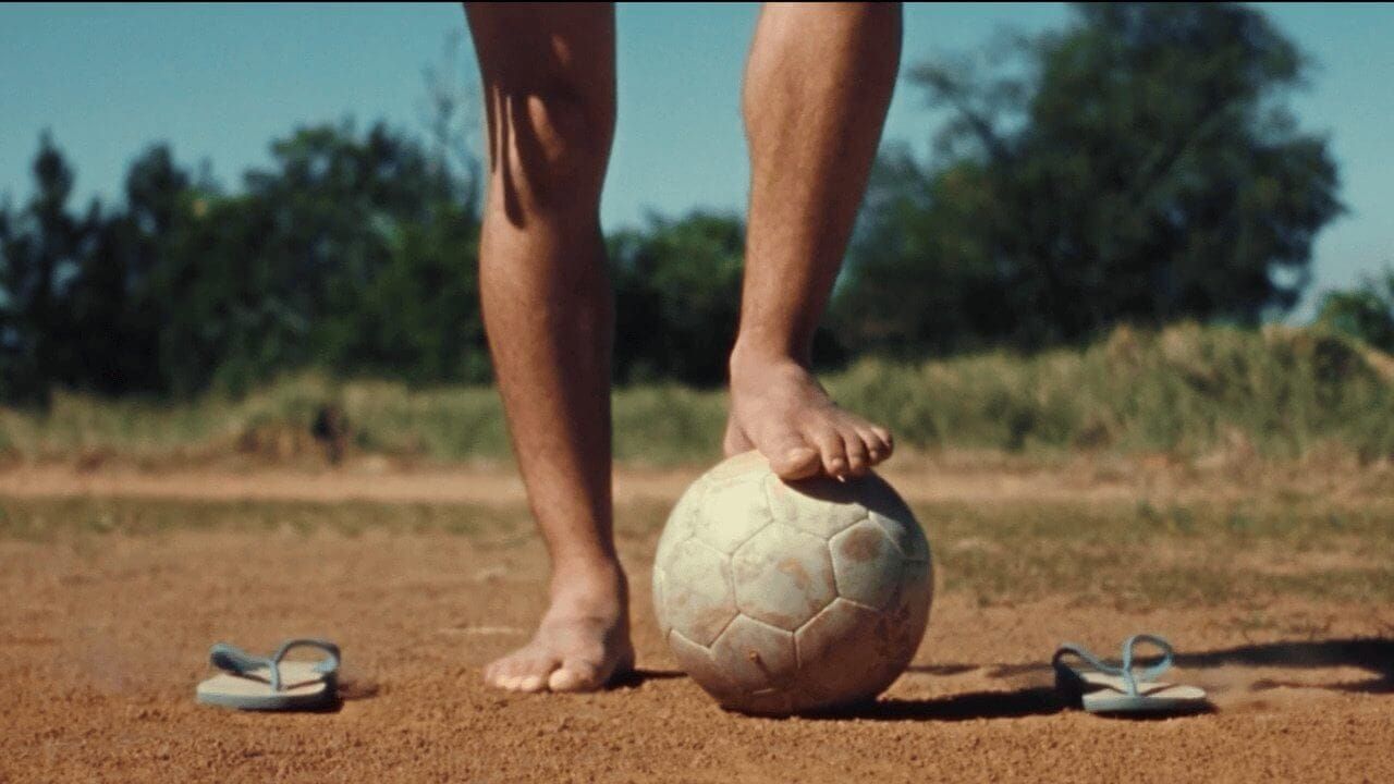 Antes do tri, tinha o golzinho de chinelo: Havaianas e Netflix voltam a 1962