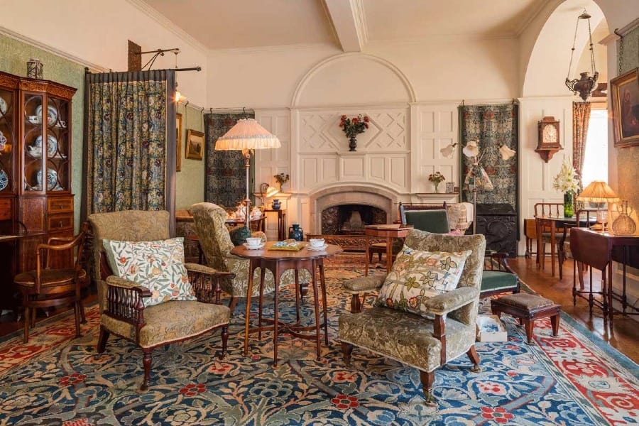 Foto de Standen House, projeto de Philip Webb (1894). Foto: Fabrics and Papers.