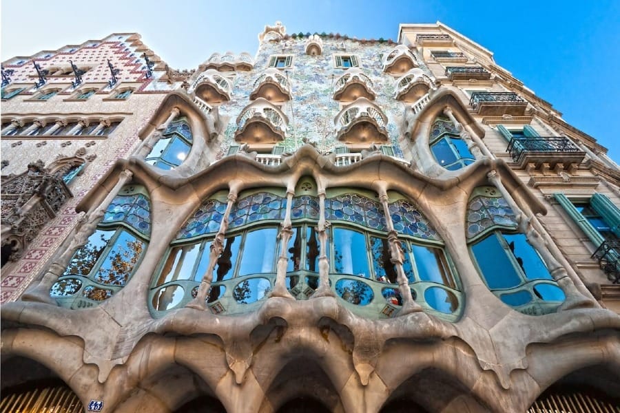 Foto Art Nouveau: Casa Batlló, projeto de Antoni Gaudí, em Barcelona (1904). 