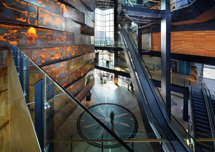 Foto do Titanic Belfast, projeto de Eric Kuhne, em Belfast (2009).