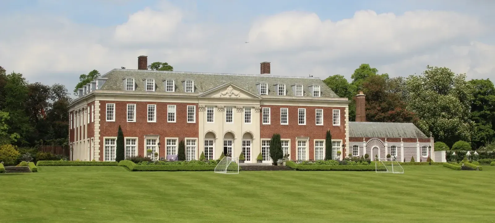 Arquitetura Georgiana: Winfield House, projetado por Leonard Guthrie, em Londres (1936).