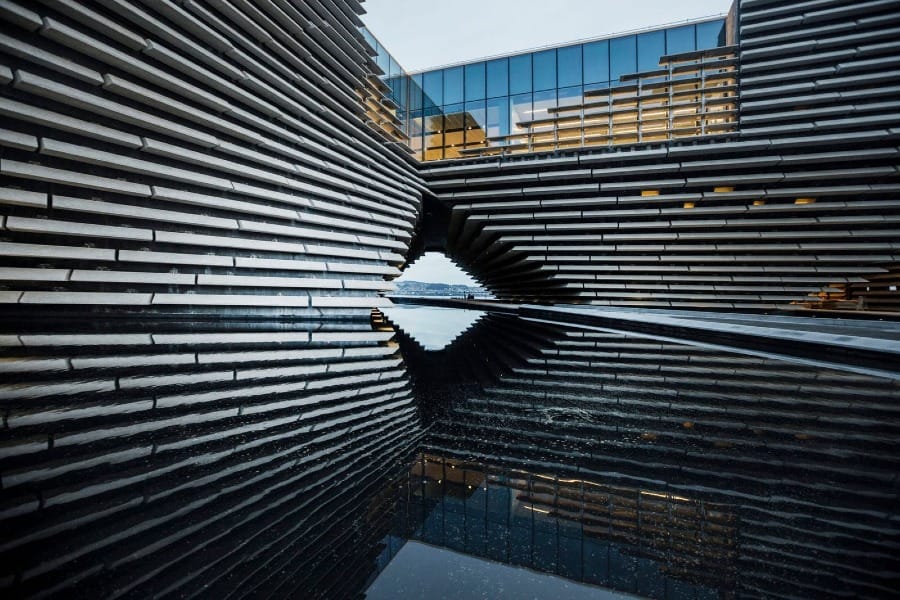 Foto do V&A Dundee Museum, Escócia | Kengo Kuma 