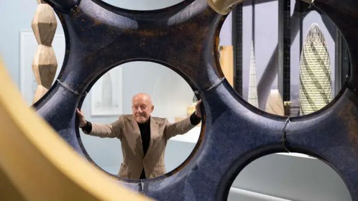 Norman Foster: Biografia, Obras e Legado do Arquiteto Britânico