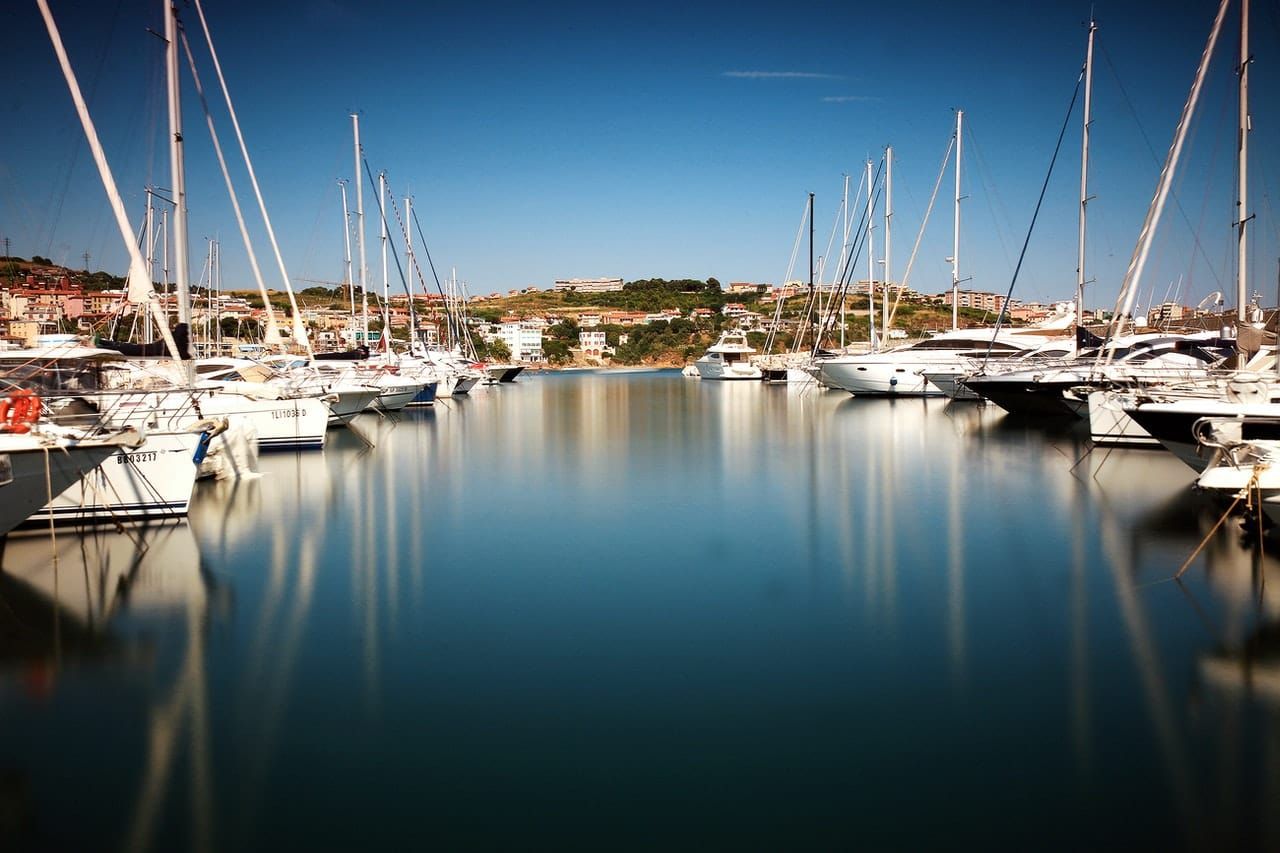 Molo’s technology helps marine businesses increase their revenue, decrease administrative burden, and better engage with thei