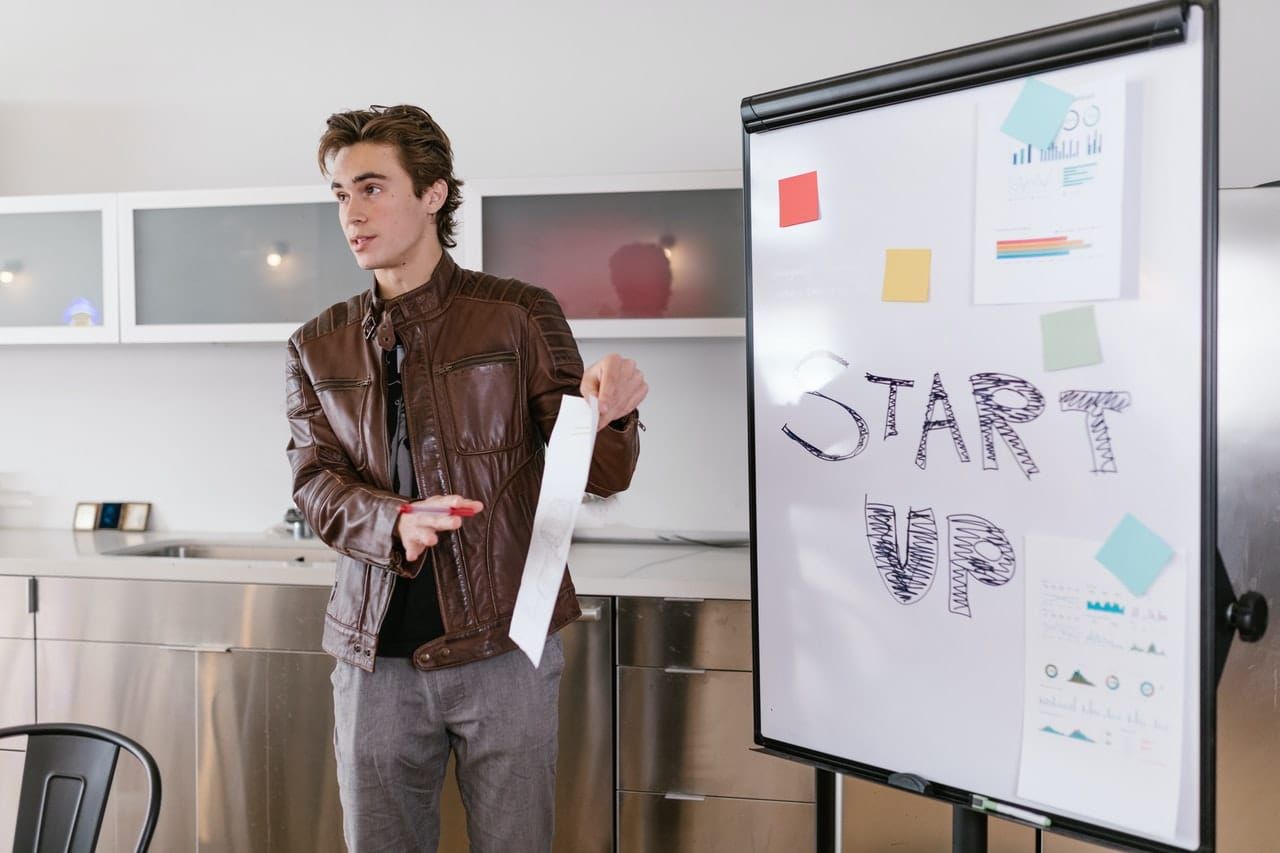 Startups applying for the program need to have their product launched on the market or tested with clients, search for an inv