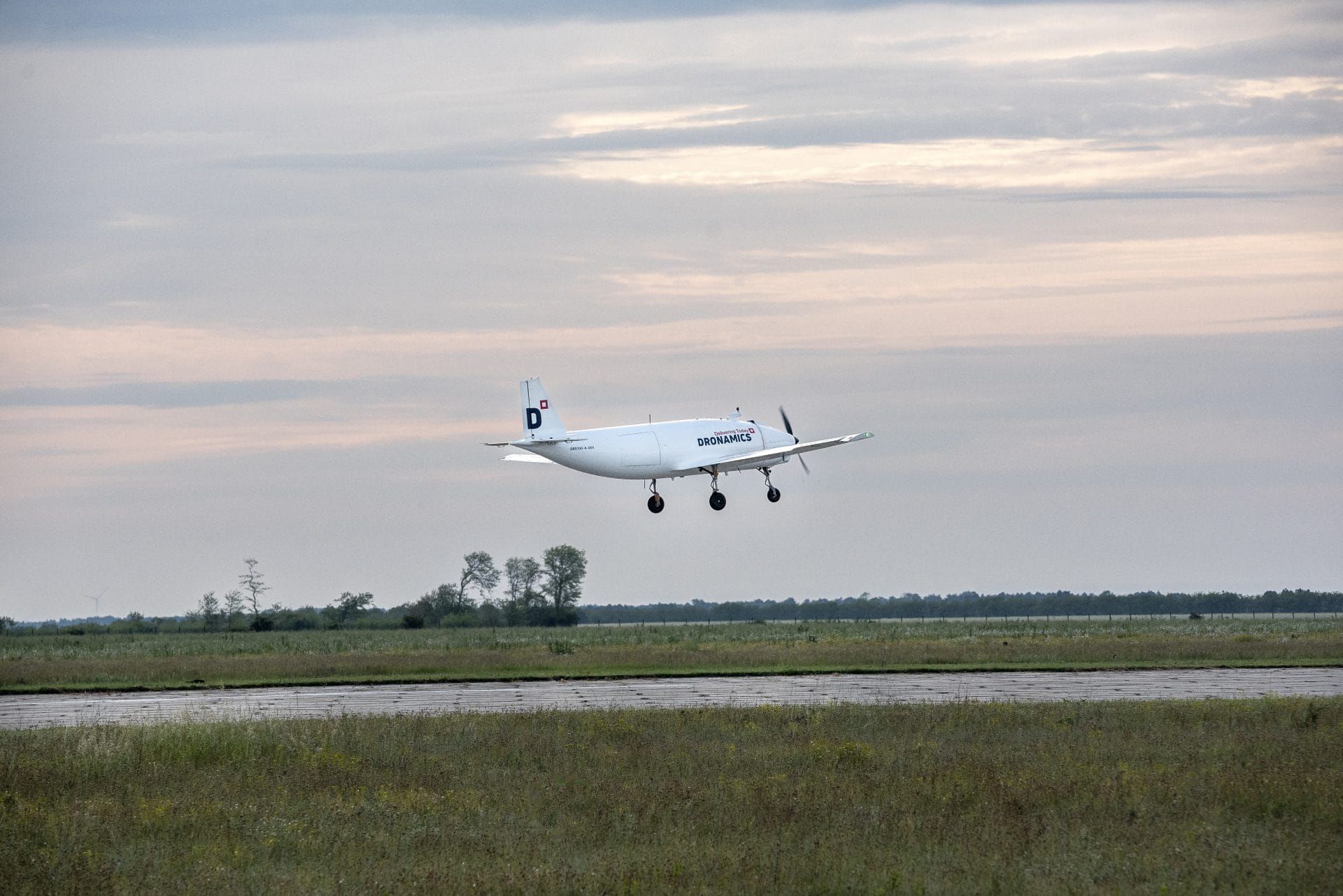 Dronamics first flight