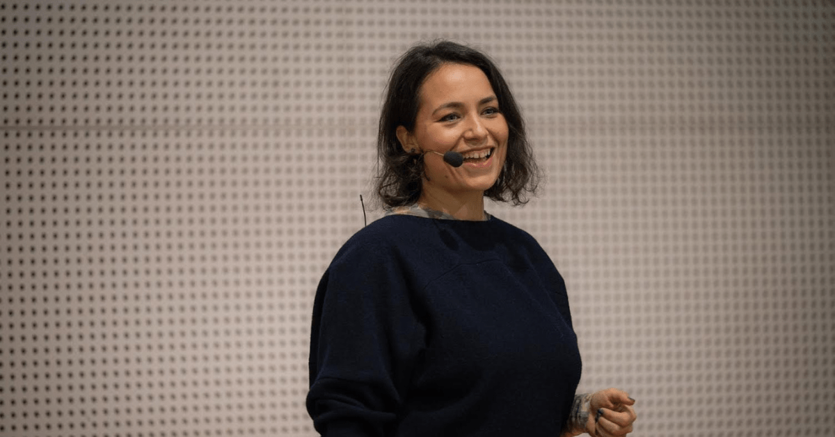 Zornitsa Mitkova, managing director of Teenovator adressing teenagers during Demo Day