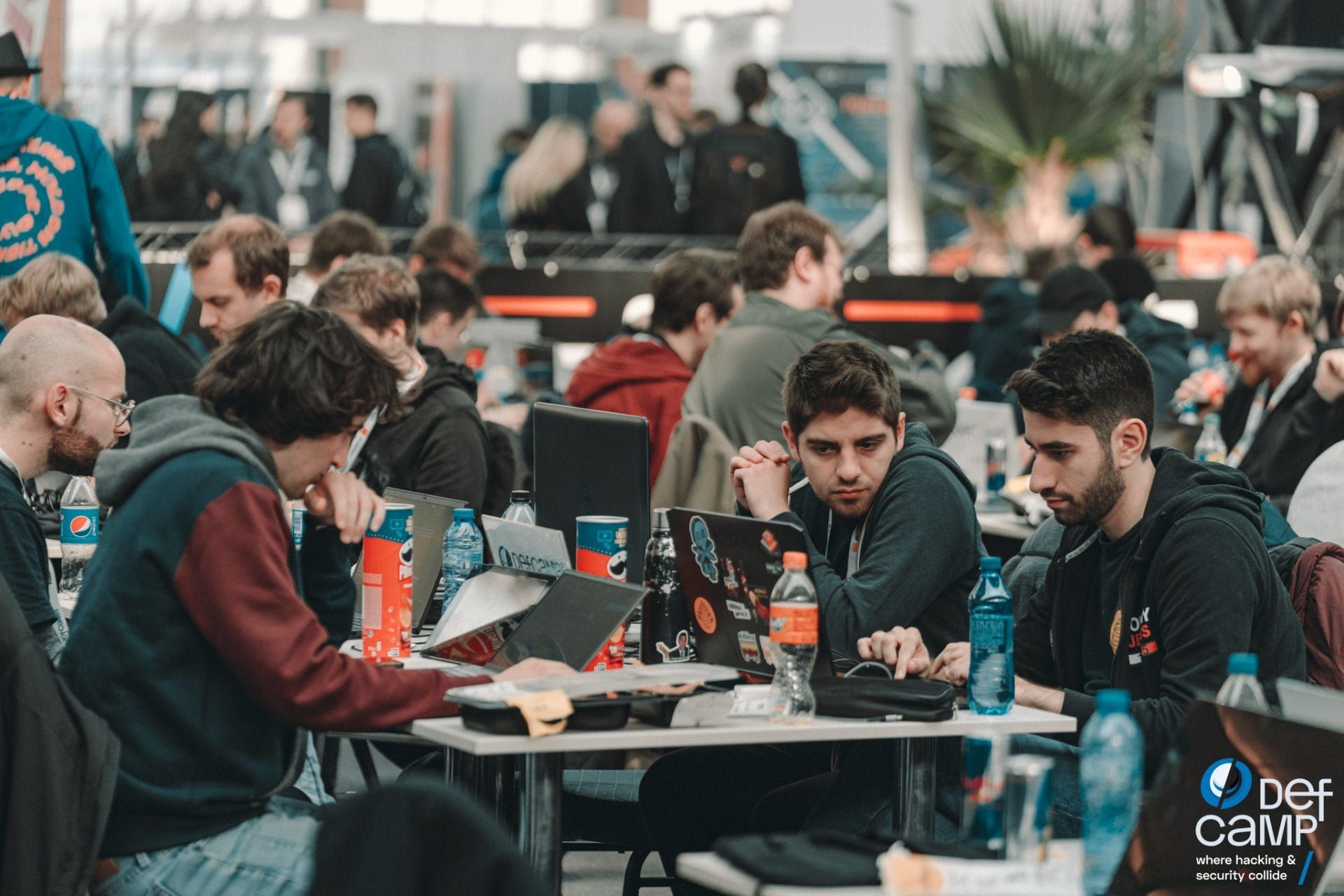 group of tech enthusiasts and ethical hackers working together at cybersecurity conference Defcamp