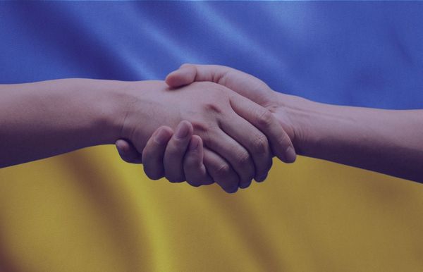 What is the social responsibility of businesses during the Ukrainian crisis