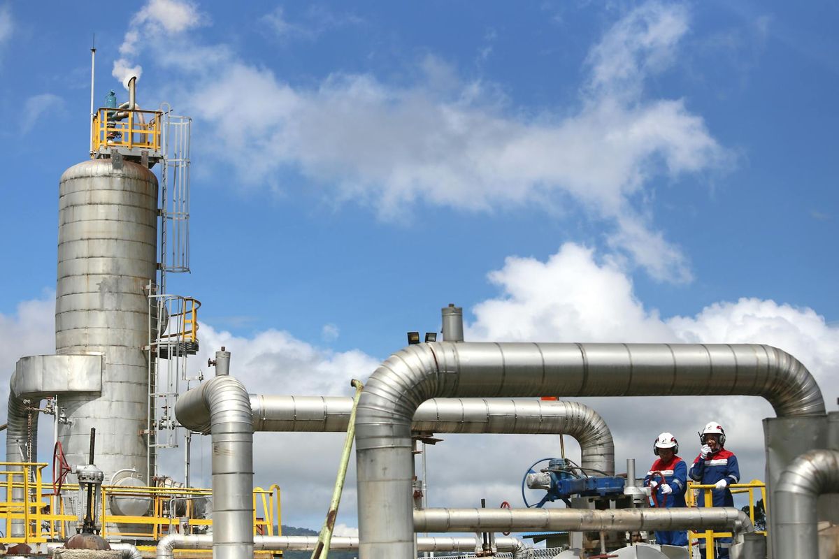 The $90 Test: HAL and SLB Completions Diverge as North America Softens and International Holds