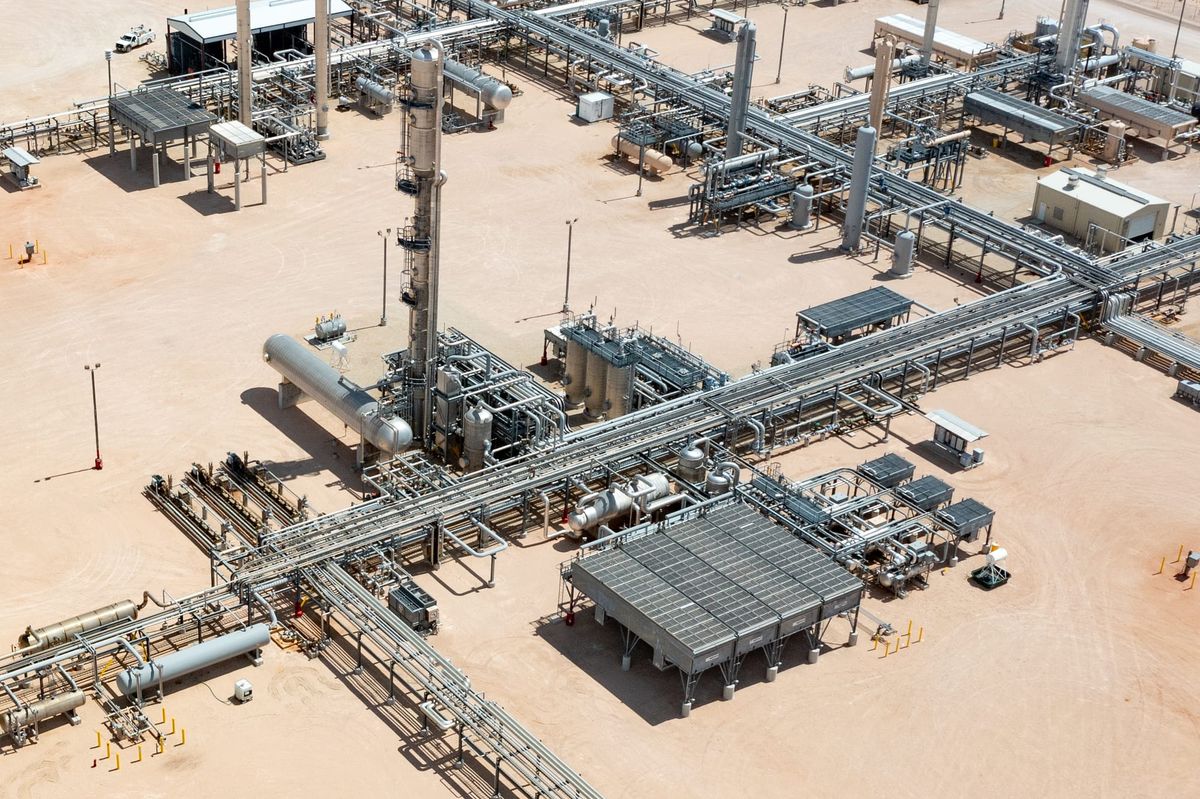 60 Million Barrels Head to Asia: WTI Falls to $74 as the Hormuz Supply Flood Begins