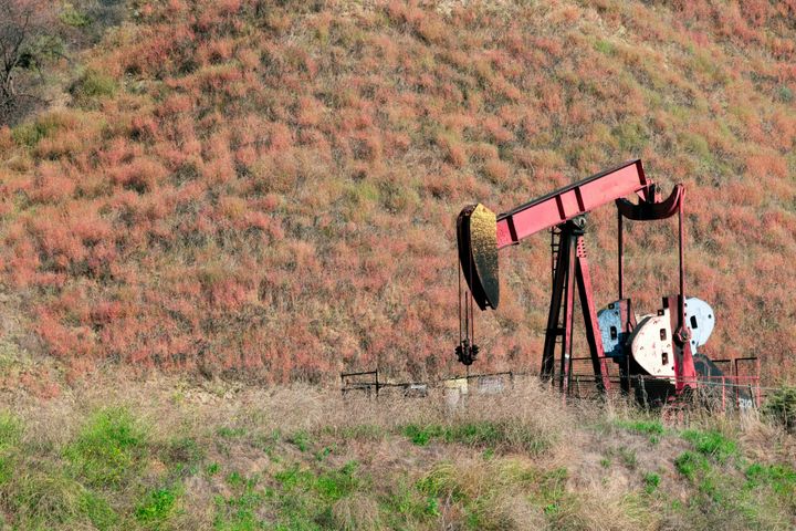Bakken Shale drilling and production operations, North Dakota Williston Basin