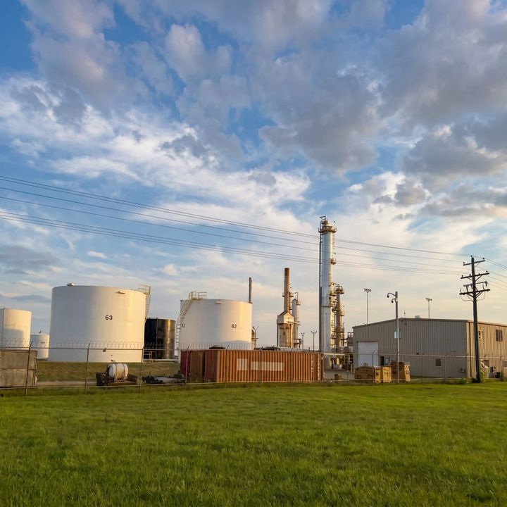 Oil Down $6, Gas Holds $3: Wednesday's Price Split and What It Signals