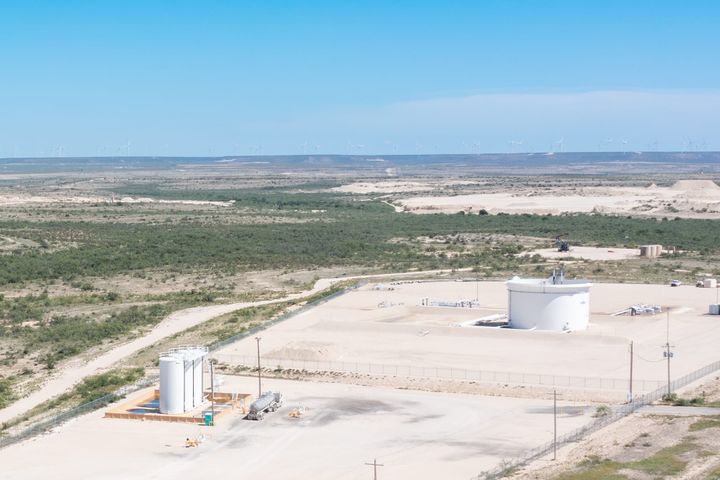 WTI Slides to $73.69 as Hormuz Risk Premium Drains: Tuesday's Oil-Gas Split
