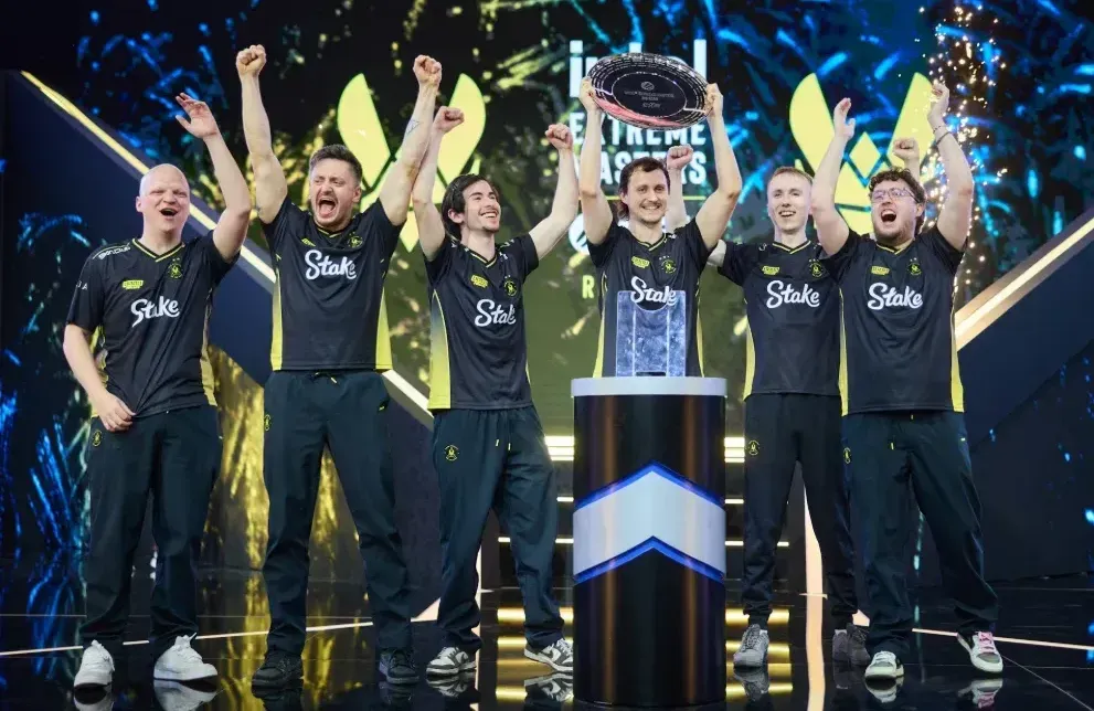 CS2 team Vitality lifting the trophy of IEM Rio 2026