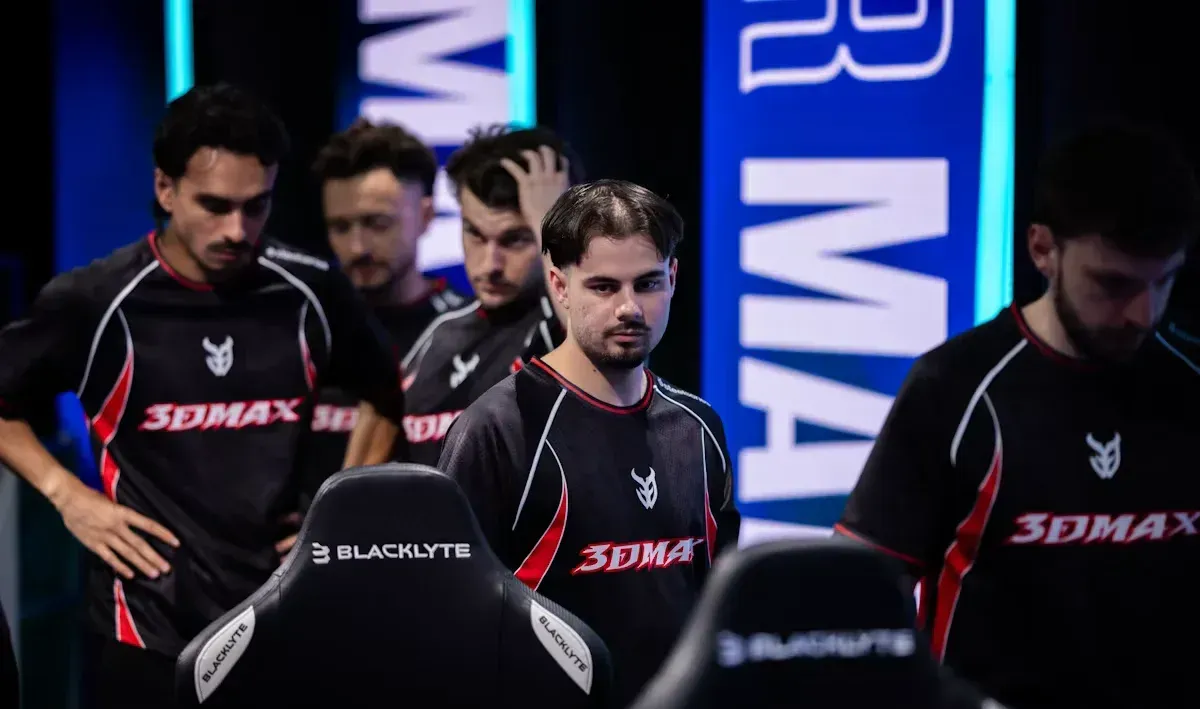 3DMAX esports players Maka, Lucky, Graviti, misutaaa, and Kursy looking solemn on stage behind gaming chairs.   