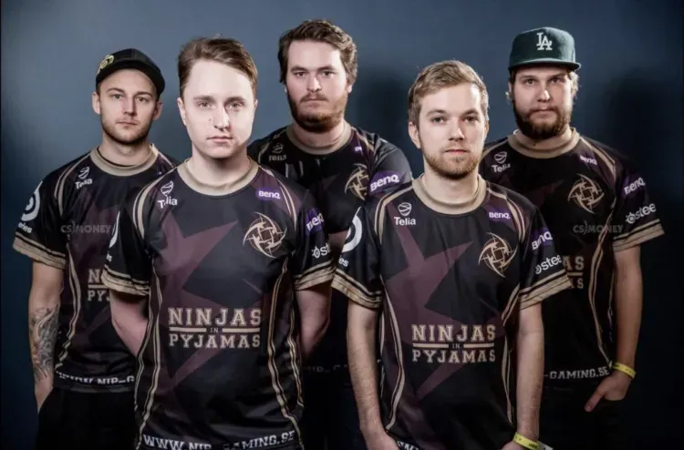 Legendary NIP CS:GO roster featuring f0rest, GeT_RiGhT, friberg, Fifflaren and Xizt.