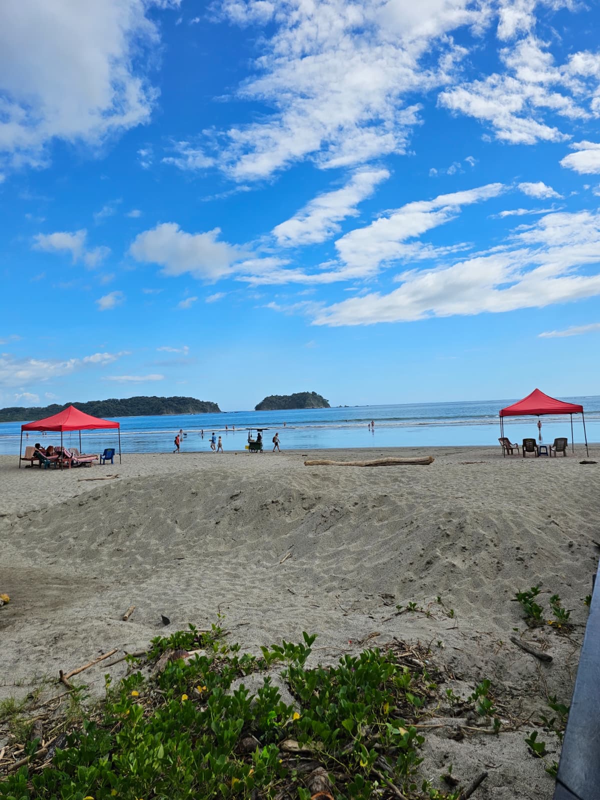 Samara’s Pacific shoreline — relaxed, spacious, and quietly beautiful