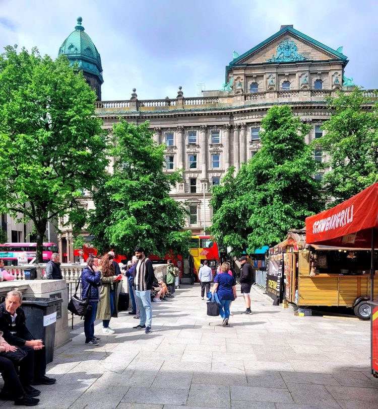 One Day in Belfast: Murals, Peace Wall, and City Highlights