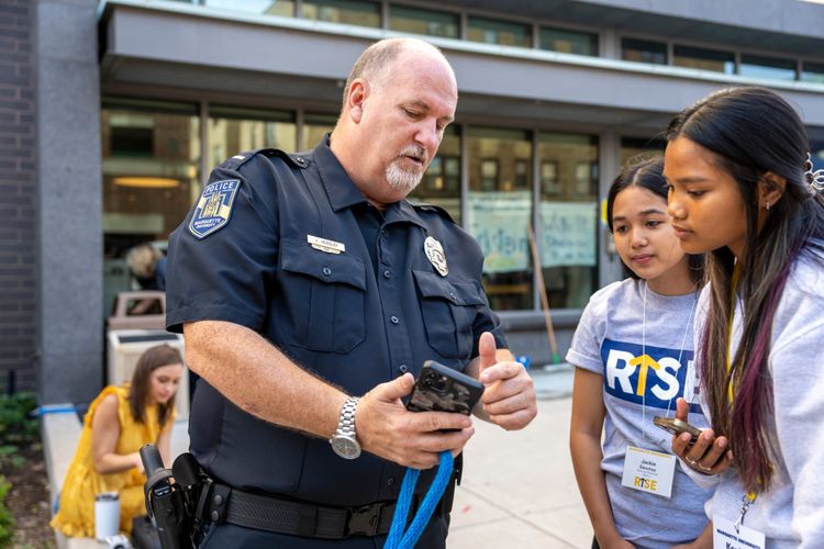 If police can practice servant leadership, how about journalists? Here’s the Marquette University police model