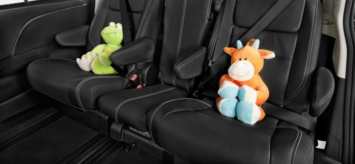 2015_Toyota_Sienna_SE_004