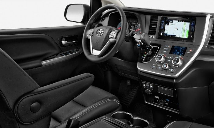 2015_Toyota_Sienna_SE_010
