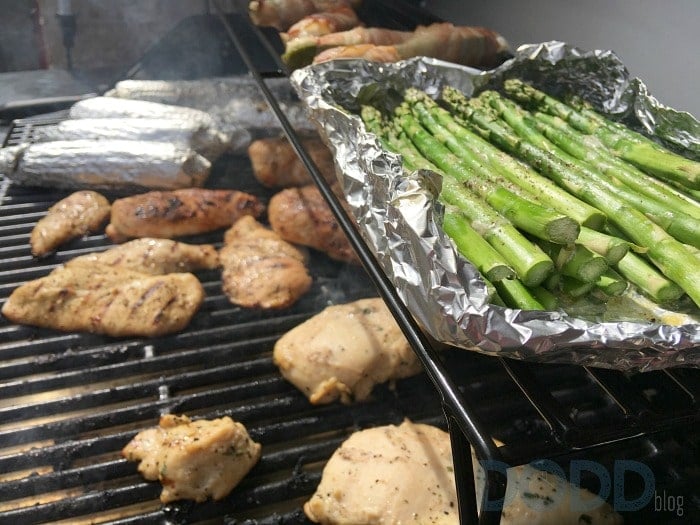 Char-Broil TRU-Infrared grilled food