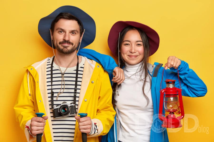 couple hike or sight seeing nature