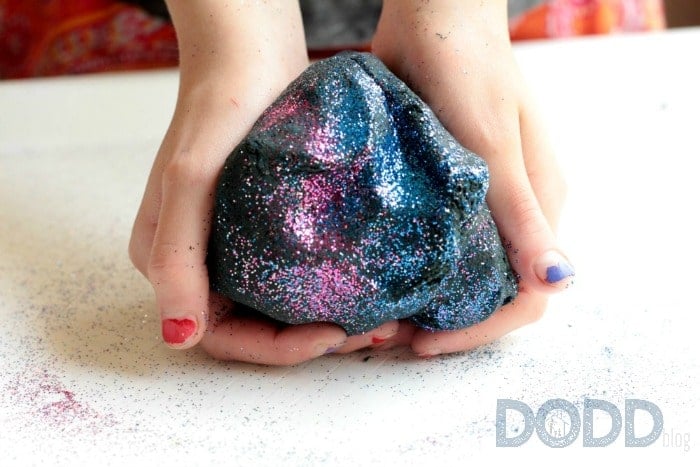 How to make black space dough or space playdough
