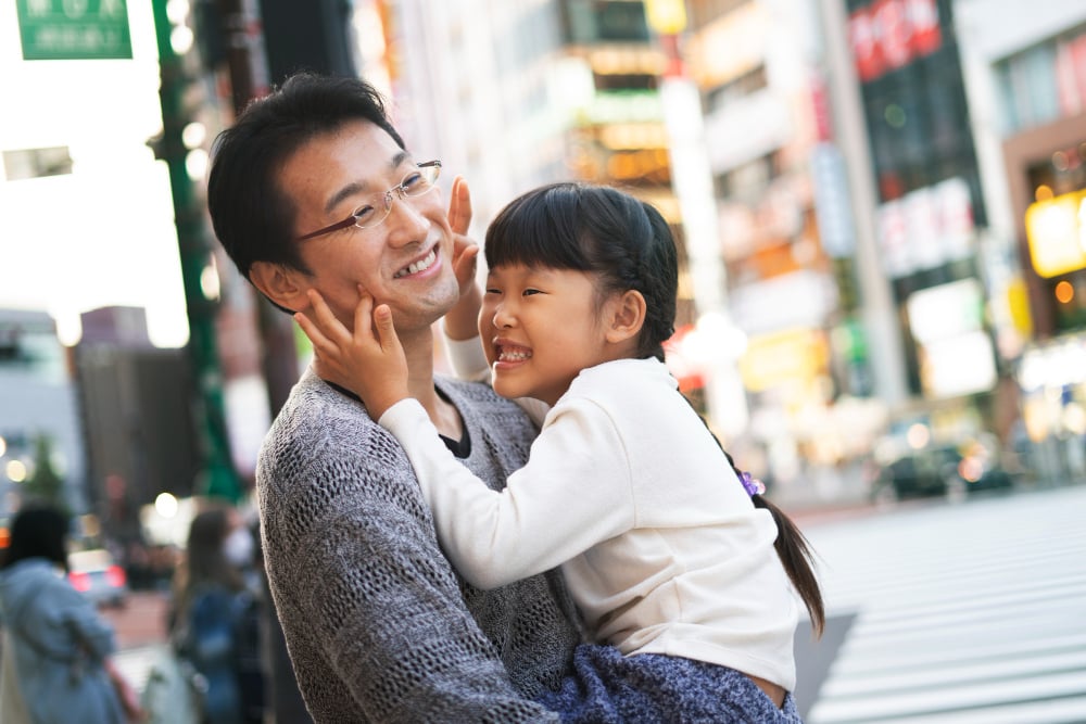 Discover the meaning of the word "Dad" in Korean, and learn how to say it yourself!
