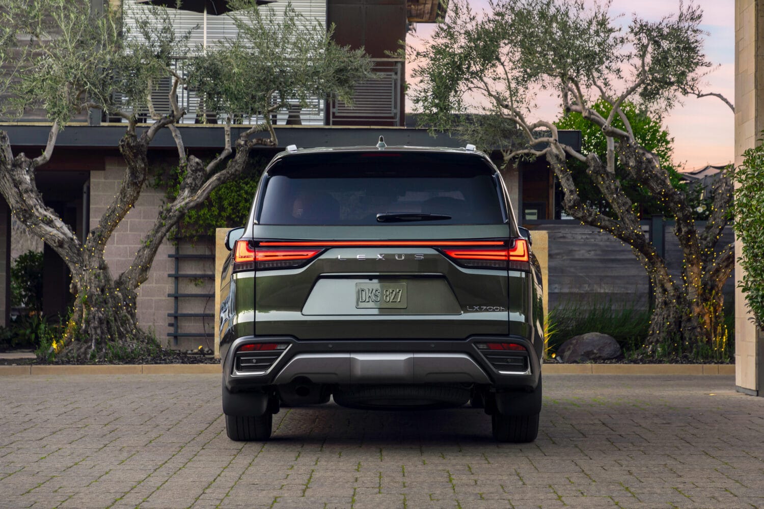 2027_Lexus_LX_700h_UltraLuxury_NoriGreenPearl_006-1500x1000.jpg