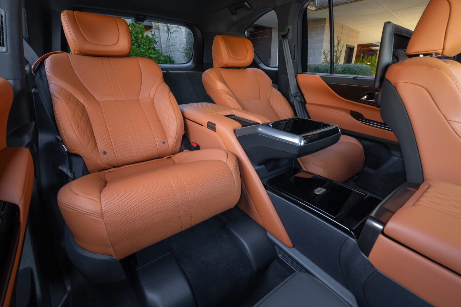 2027_Lexus_LX_700h_UltraLuxury_Sunflare_008-1500x1000.jpg