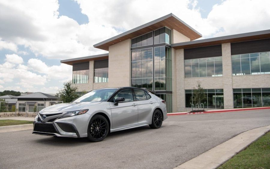 Top 6 Features of  the Toyota Camry Hybrid XSE