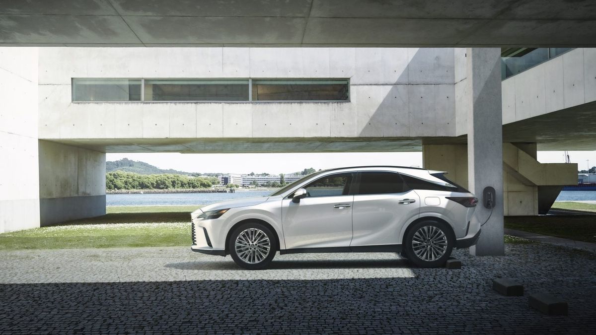2024 Lexus RX 450h+ Luxury: A Hybrid SUV with Style and Efficiency for Families