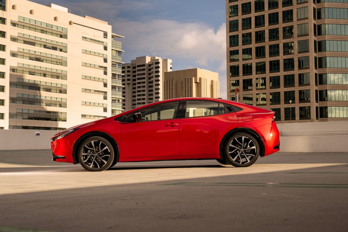 Why the 2024 Toyota Prius Prime is the Best Hybrid Yet: Efficiency Meets Performance