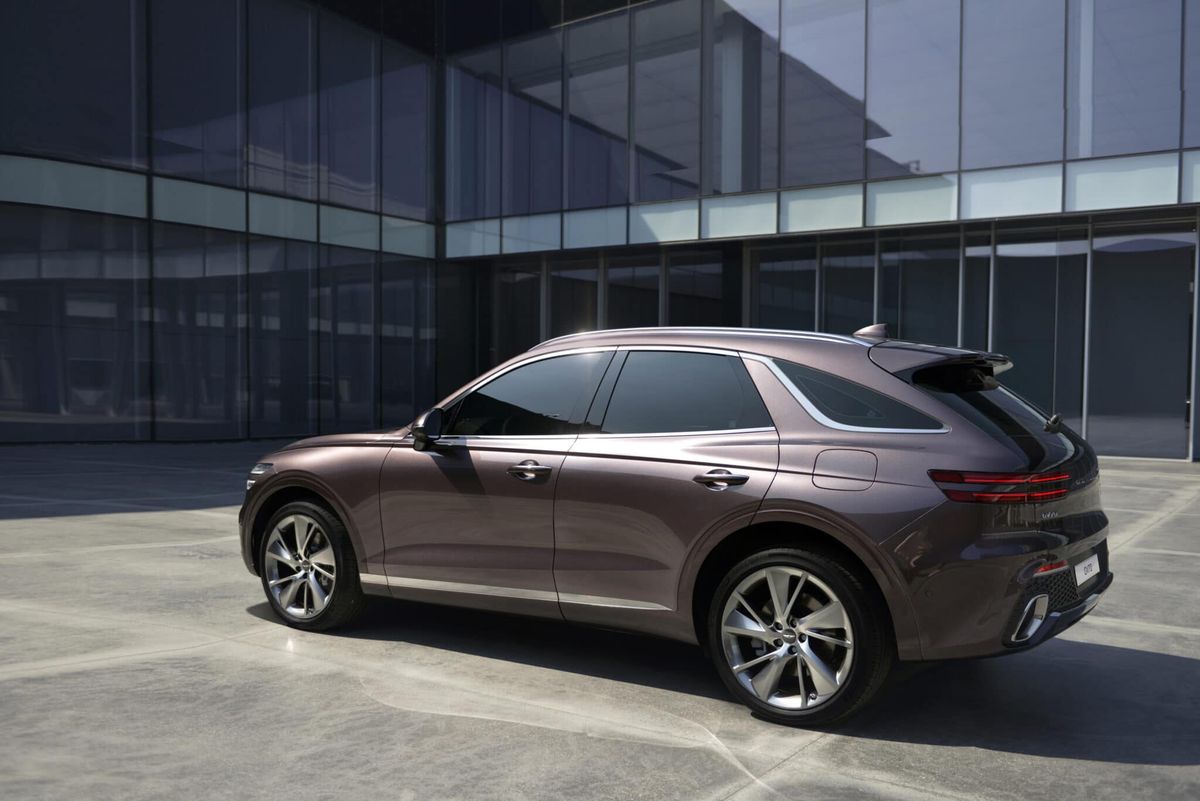 Who Makes the Genesis GV70