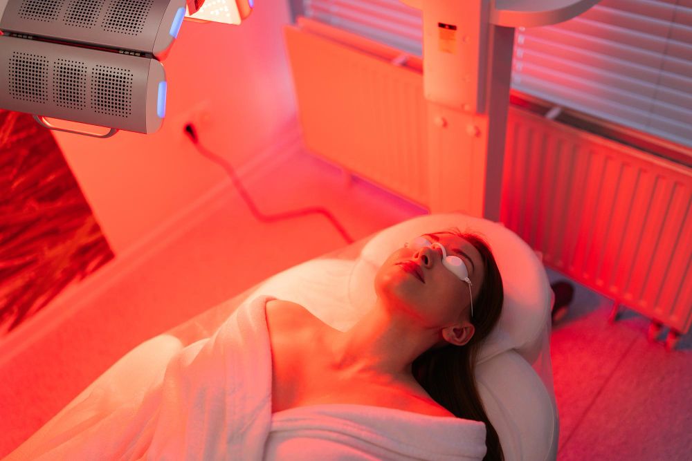 How Light Therapy Masks Support Healthy Collagen for Radiant Skin
