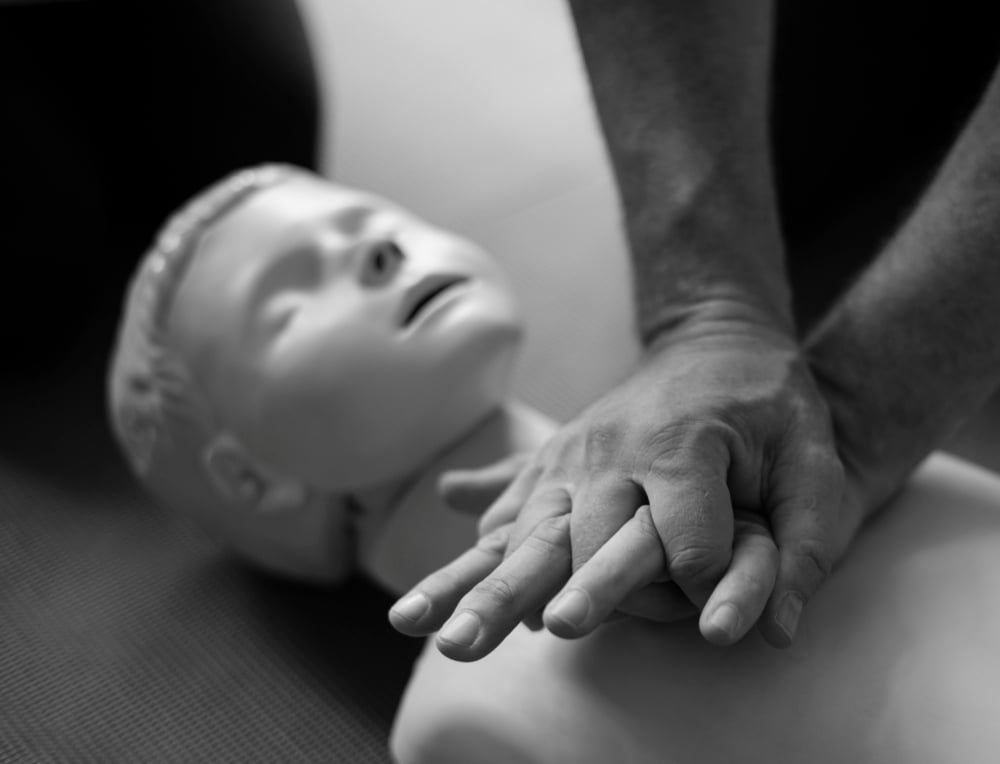 Safeguard Your Family by Renewing Your CPR Certification Online: The Best Programs for Busy Dads