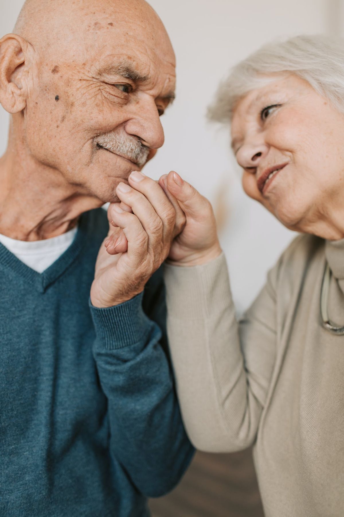 Art and Music Therapy for Alzheimer’s Patients: Healing Beyond Medicine