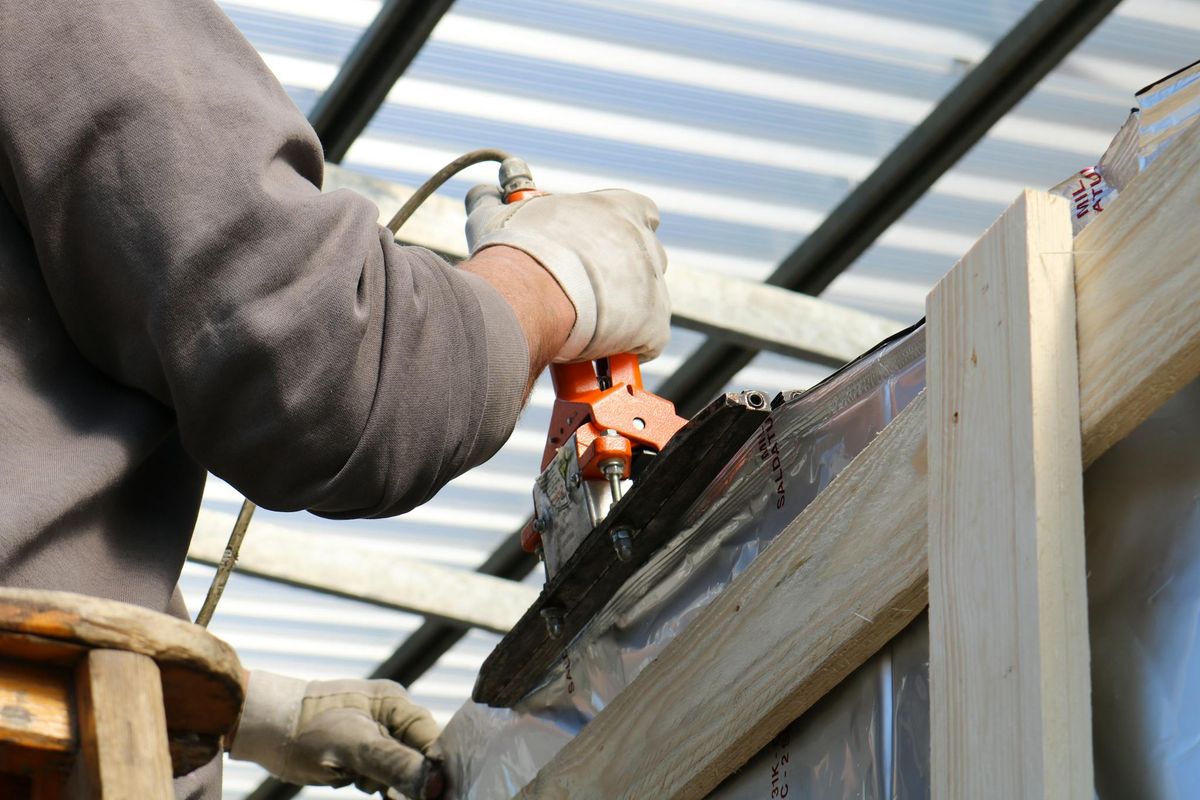 The Benefits of Using Polycarbonate Sheets for Home Roofing