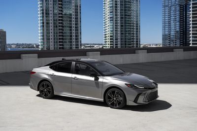 2025 Toyota Camry Hybrid XSE: A Family Sedan with Style, Efficiency, and Comfort