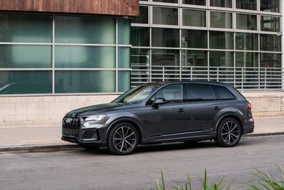 High-End Luxury SUV - Audi SQ7 Prestige