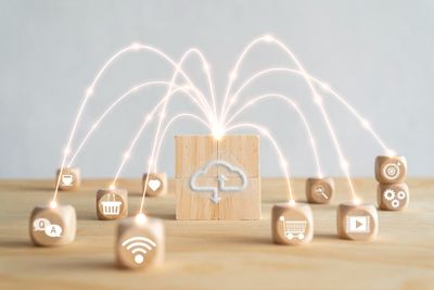 Photo virtual cloud computing are printed screen on wooden cubes block and connect line with others social media and online s