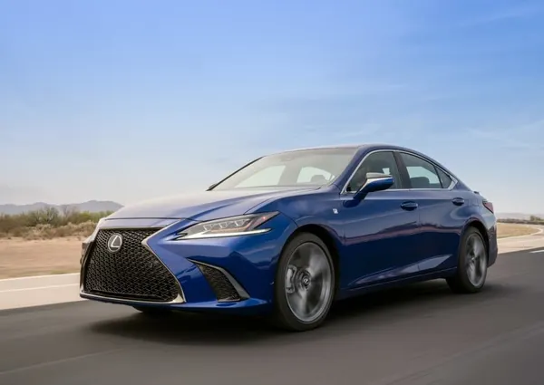 What it's Like Inside the 2019 Lexus ES 350 F Sport