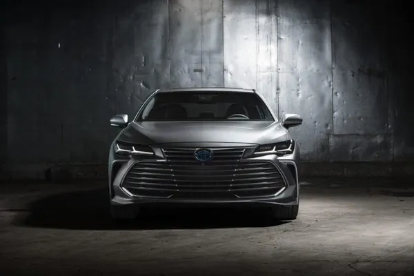 The All-Wheel Drive Toyota Avalon is a Hugger
