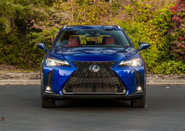 2021 Lexus UX 250h and Lexus Mobile Collision Assistance Service