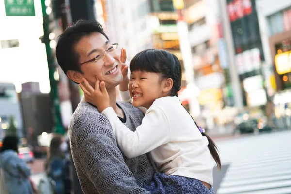 Discover the meaning of the word "Dad" in Korean, and learn how to say it yourself!